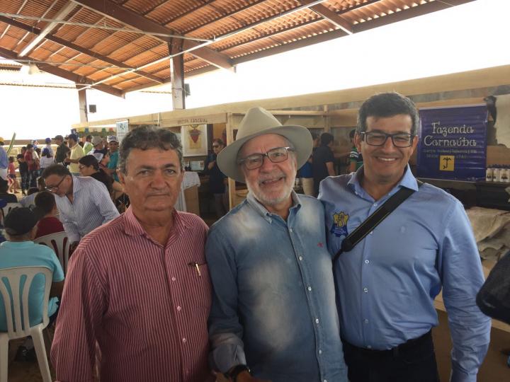 Carlos Batinga visita Taperoá e participa do Dia D da Fazenda Carnaúba