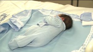 Bebê se enrosca em cordão umbilical e mãe dá à luz dentro de ambulância na PB