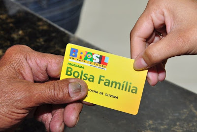 Governo suspende reajuste do Bolsa Família