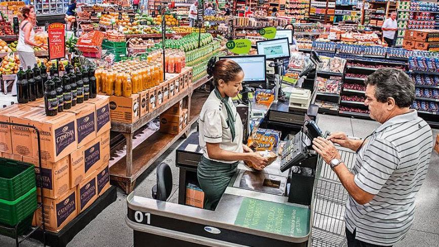 Presidente Temer assina decreto para supermercados abrirem aos domingos e feriados