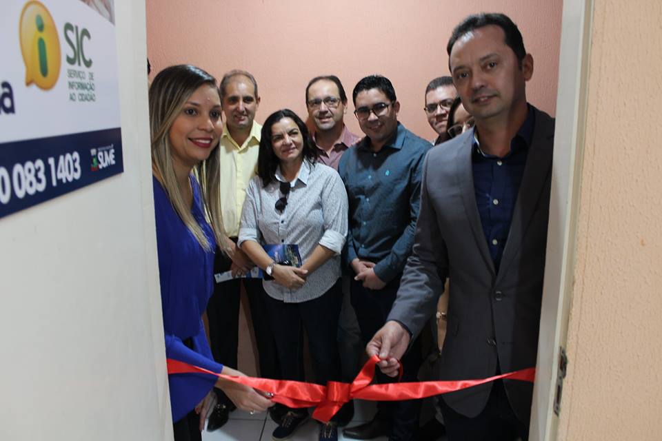 PREFEITO ÉDEN INAUGURA OUVIDORIA MUNICIPAL E ANUNCIA CALÇAMENTO PARA DIVERSAS RUAS