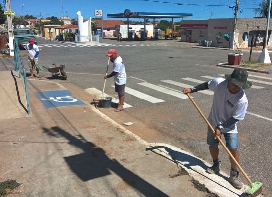 Prefeitura de Prata realiza pintura das guias de vias públicas