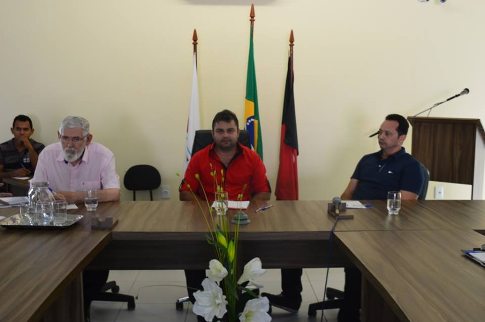 Deputado Luiz Couto participa de reunião em Sumé