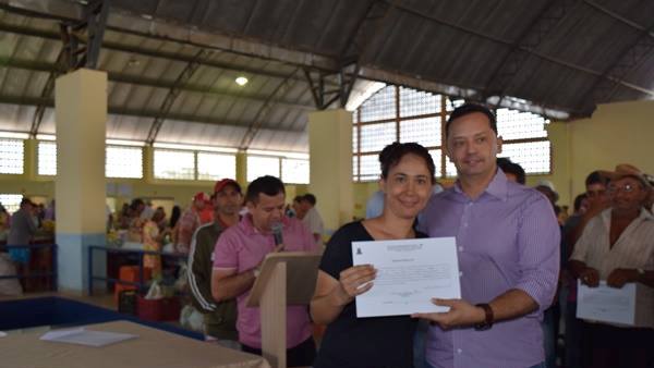 Prefeito Éden faz entrega de 30 novas barracas aos feirantes da Agricultura Familiar