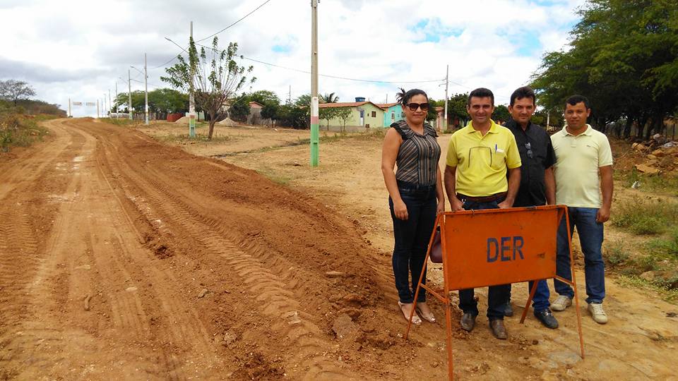 Após apelos de vereadores, tem inicio recuperação da estrada que liga Amparo/Sumé.