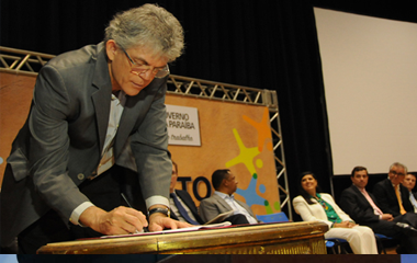 Lei Orçamentária não prevê reajuste dos servidores na Paraíba para 2018