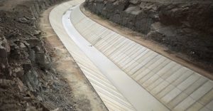 Grupo invade e destrói canteiro de canal da Transposição para a PB