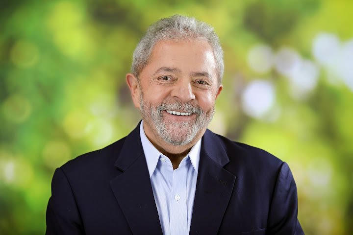 Lula faz 72 anos e recebe homenagens com a hashtag #luladay