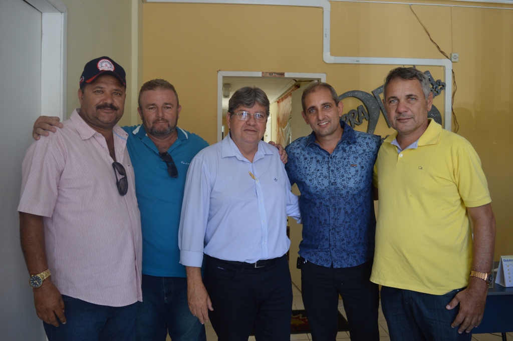 Vereadores e vice-prefeito de Sumé acompanham visita de João Azevedo ao Cariri