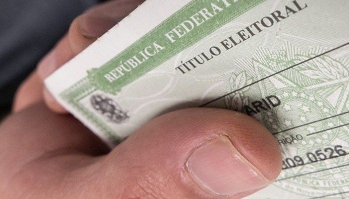 Retirada e transferência de título de eleitor podem ser feitas até o mês de maio