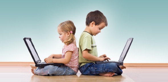 Pais precisam ter cuidado ao expor filhos à tecnologia e impor limites
