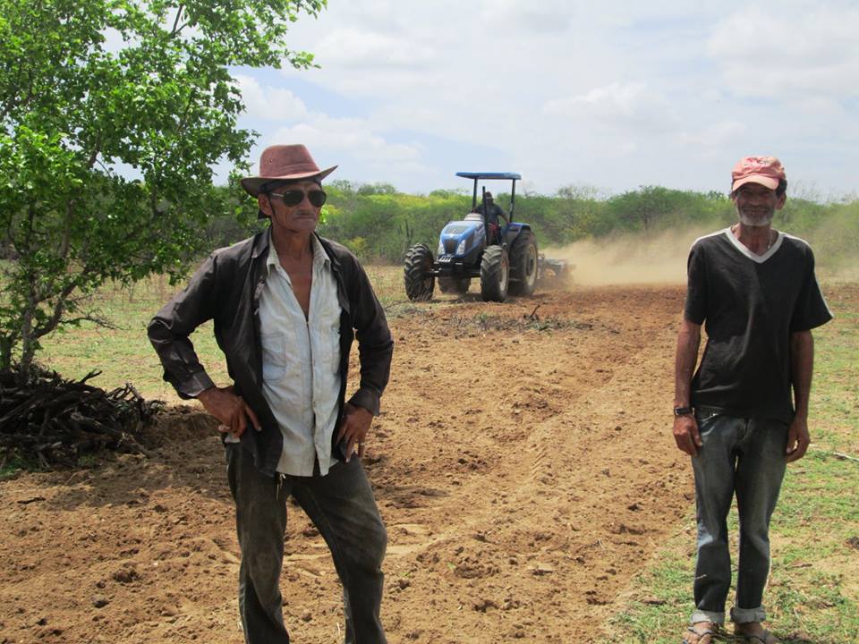 Prefeito de Amparo lança o Programa Municipal de Aração de Terras (PMAT)