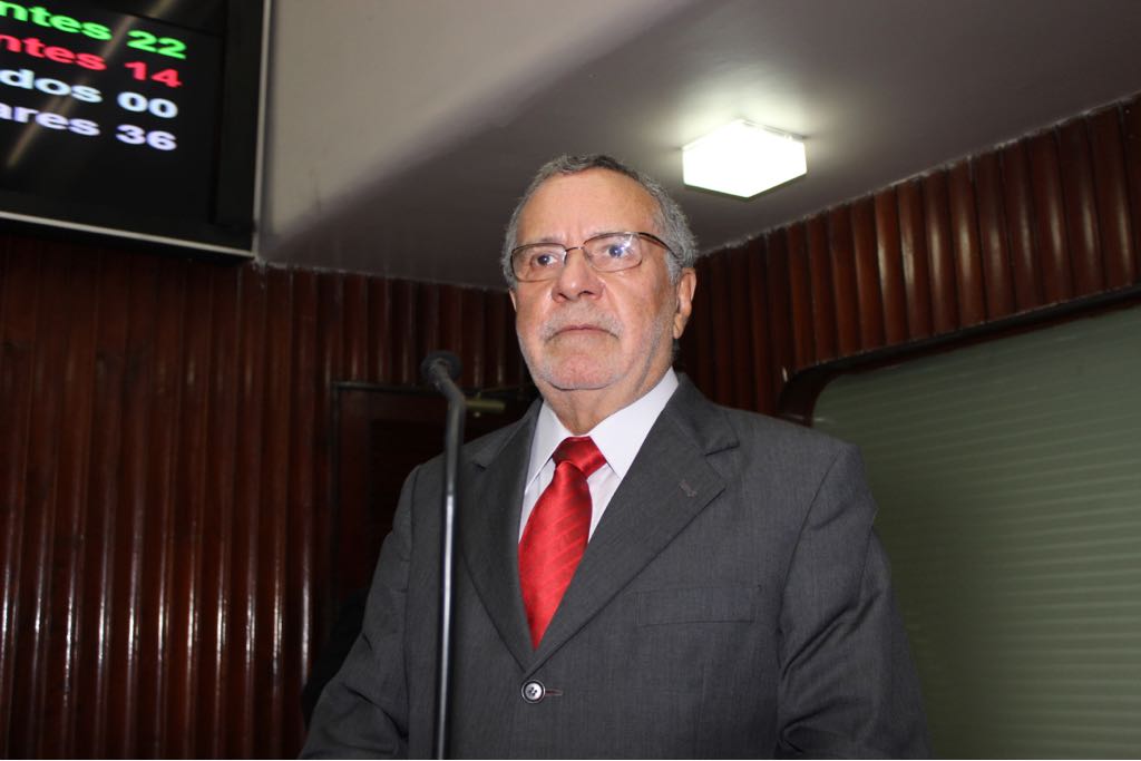 Carlos Batinga reassume na Assembleia Legislativa