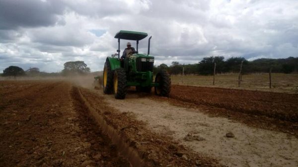 Prefeitura de São José dos Cordeiros promove programa de “corte de terras” gratuito para seus agricultores