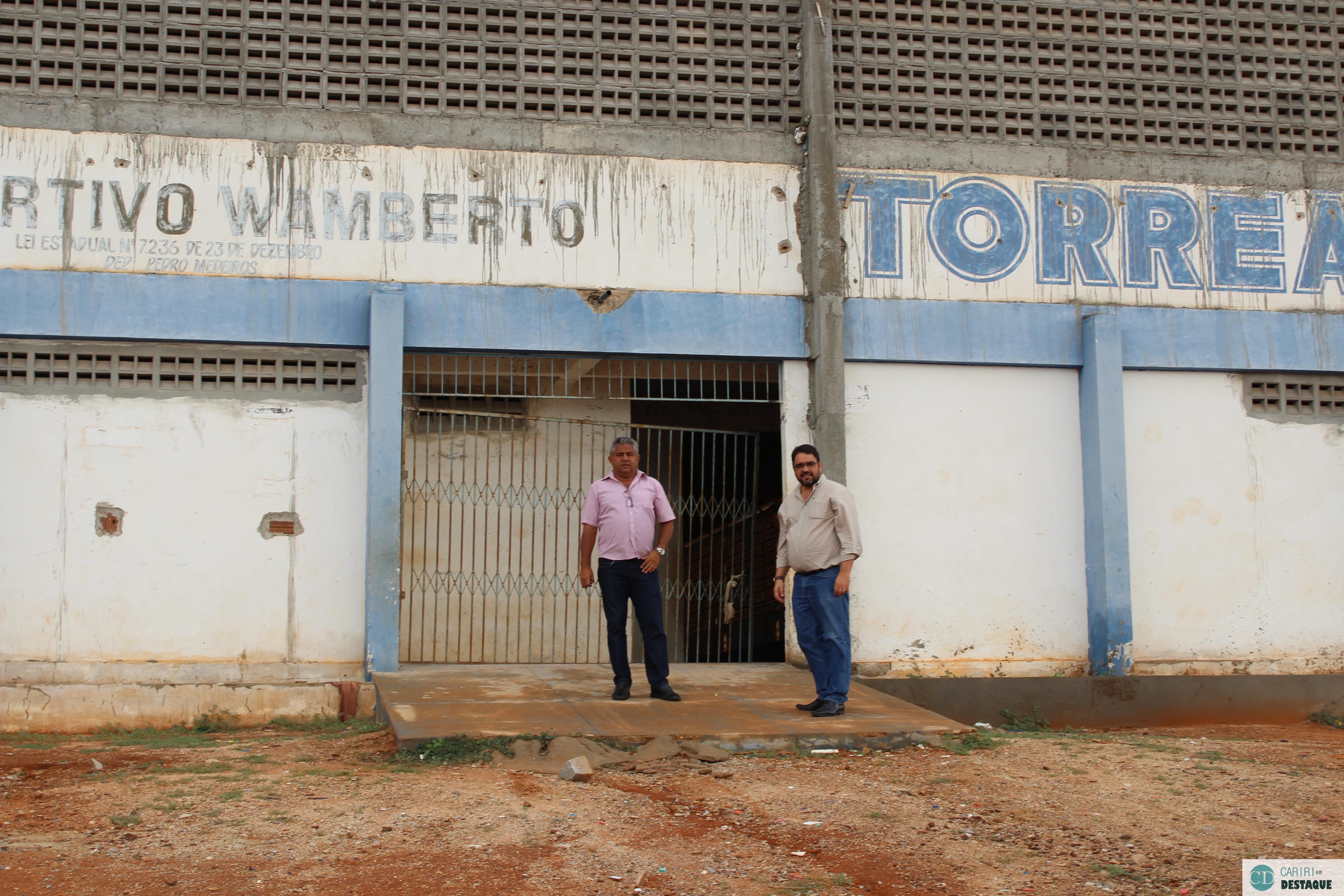 Vídeo: Vereadores de Serra Branca denunciam abandono do Ginásio Wamberto Torreão
