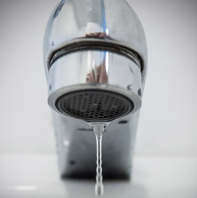 Estudo mostra que 36% da água tratada é desperdiçada na PB