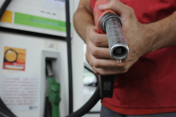Gasolina sobe R$ 0,34 na Paraíba em duas semanas e preço do litro já passa de R$ 5