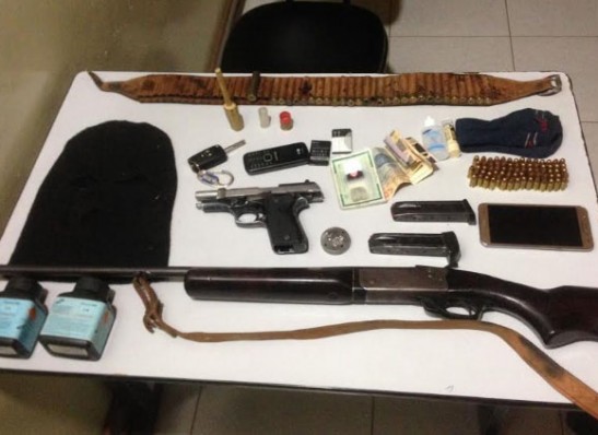 Polícia apreende armas, prende trio e recupera moto durante operação no Cariri