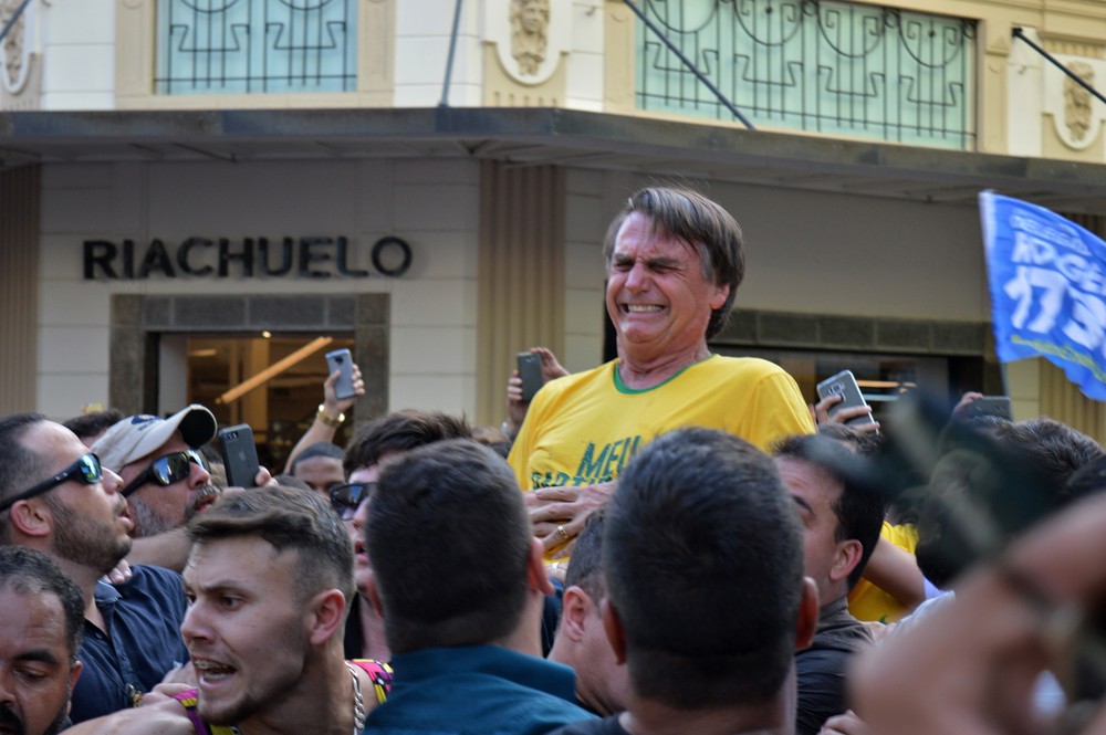 Internação de Bolsonaro deve durar pelo menos uma semana, diz médico