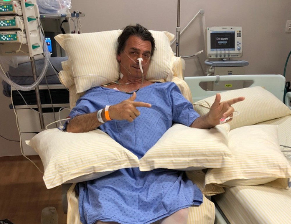 Bolsonaro ‘continua em evolução’ e tem ‘leve anemia’, diz novo boletim médico