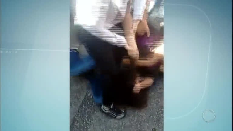 Adolescente é espancada por cinco colegas de escola
