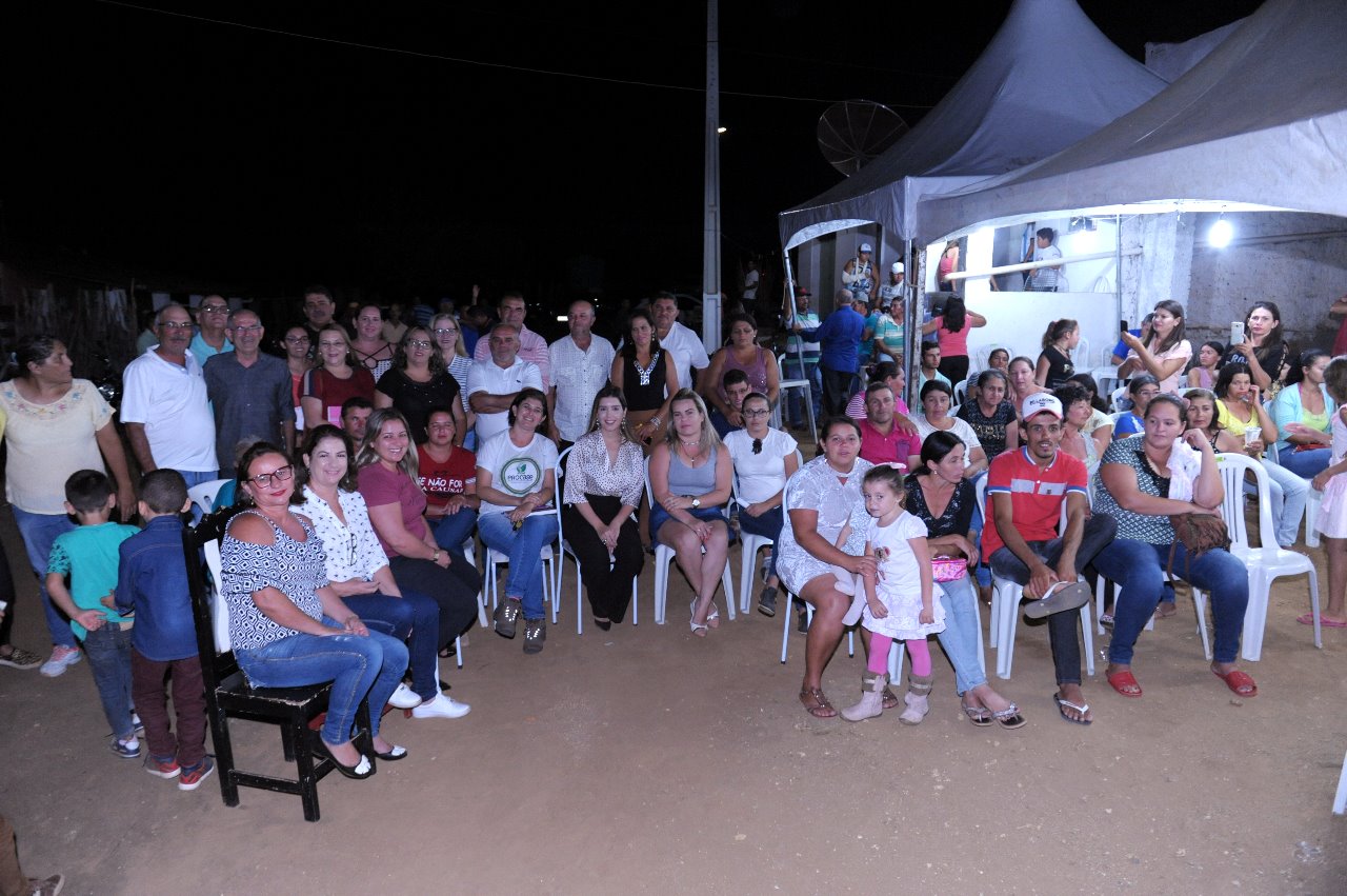 Prefeita de Monteiro, equipe de governo e vereadores participam de reunião na zona rural