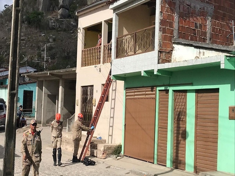 Polícia invade casa e liberta crianças feitas reféns pelo próprio pai