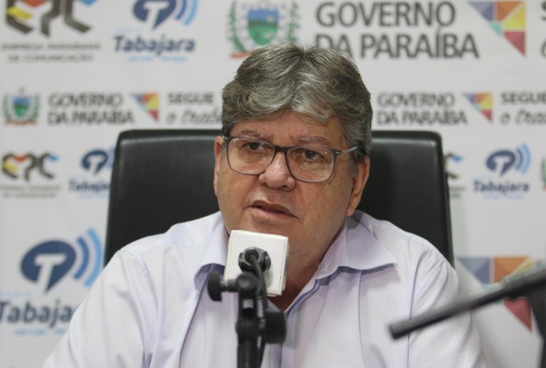 João Azevêdo anuncia pagamento de fevereiro com mais de R$ 350 milhões injetados na economia do Estado