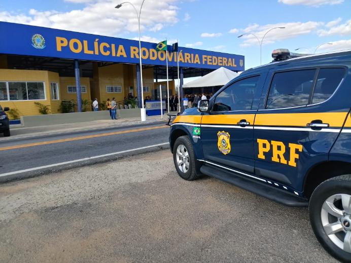 PRF prende jovem transportando 2,2 kg de maconha em ônibus