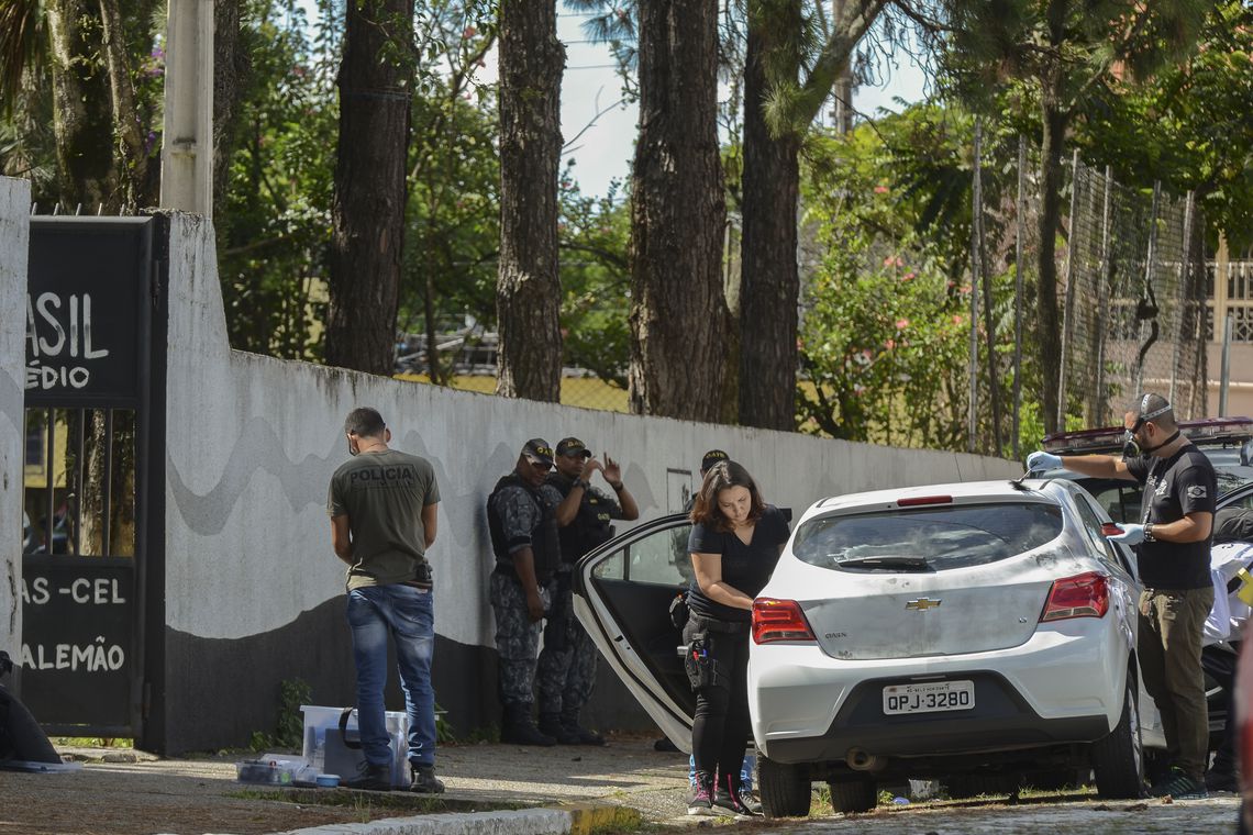 Atirador não tinha histórico de problema na escola, diz secretário