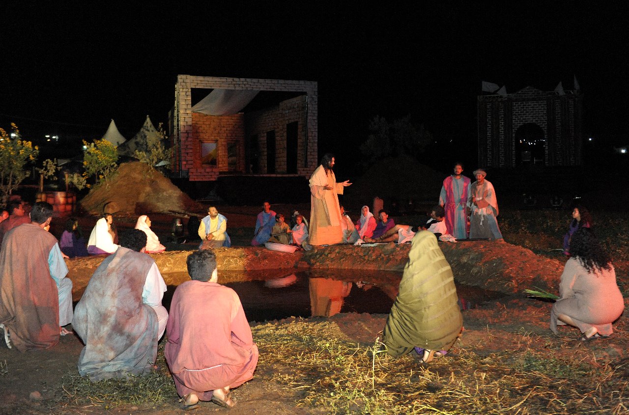 Inovando, Paixão de Cristo em Monteiro registra recorde de público