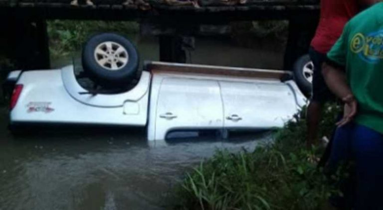 Paraibanos morrem afogados após carro cair em rio no Maranhão