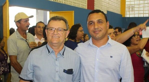 Prefeito Jefferson Roberto e ex-gestor Fernando Queiroz entregam pedidos ao governador João Azevedo