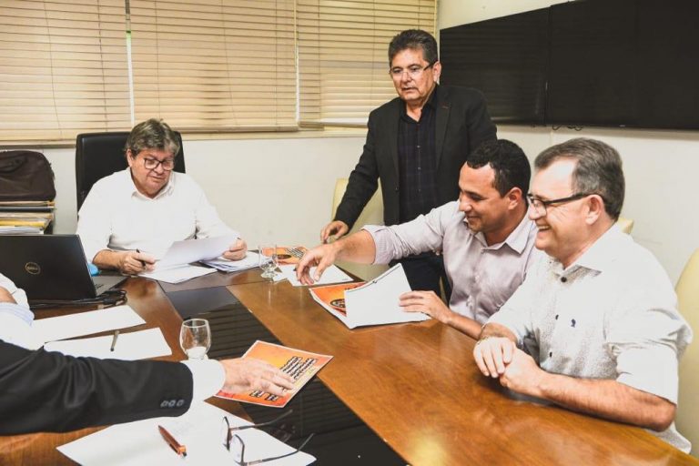 Jefferson e Fernando se reúnem com João Azevedo e fazem vários pleitos para São José dos Cordeiros