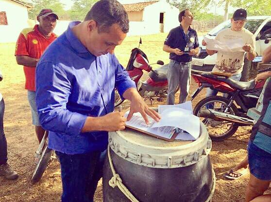 Prefeito Jefferson Roberto assina ordem de serviço para instalação de mais um dessalinizador na zona rural