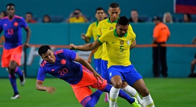 Neymar marca no retorno, mas Brasil só empata com a Colômbia