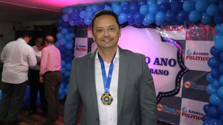 Em João Pessoa: prefeito de Sumé recebe medalha “Destaques do Ano no Esporte”