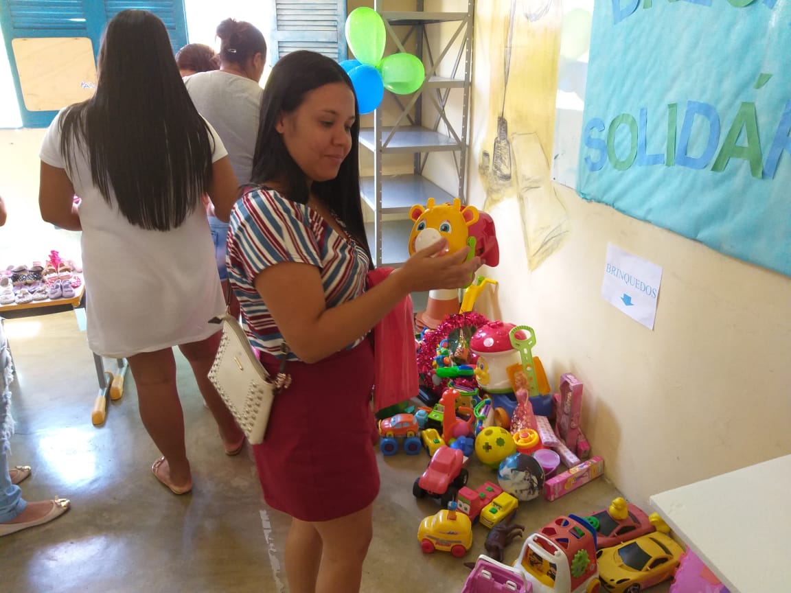 Assistência Social promove Brechó Solidário para famílias do programa Criança Feliz