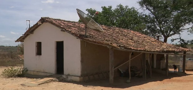 Quatro homens invadem casa de cadeirantes e roubam dinheiro