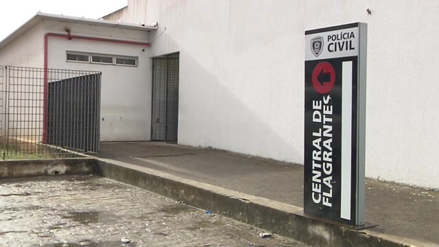 Casa é invadida, suspeitos rendem família e roubam carro, celulares e dinheiro das vítimas