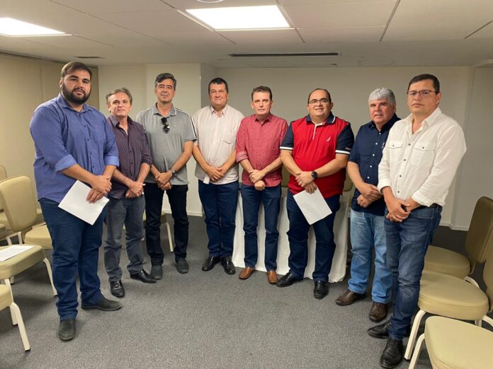 Vinte e dois prefeitos paraibanos anunciam desfiliação do PSB