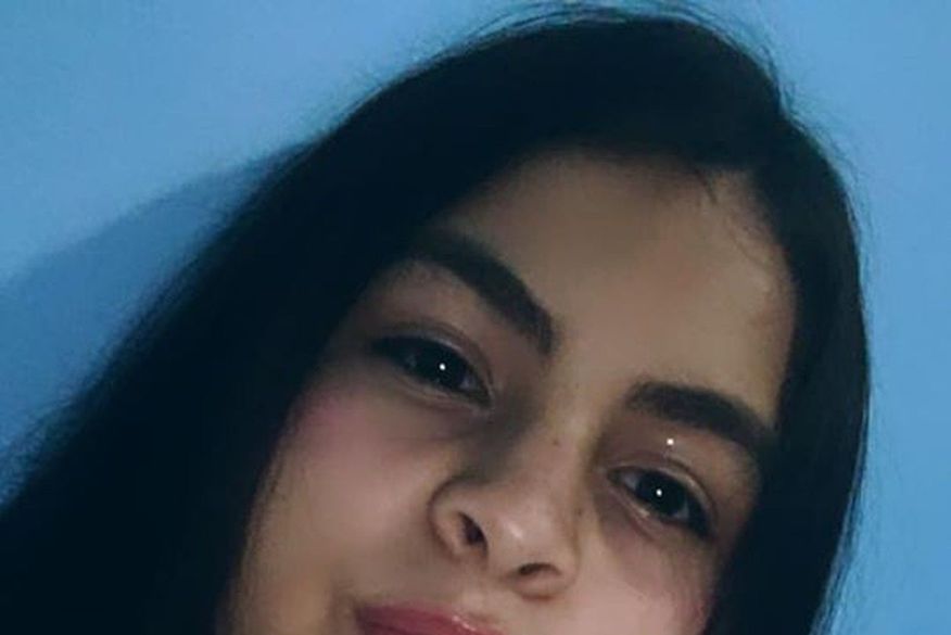 Menina de 15 anos morre com tiro na cabeça ao ser confundida com policial