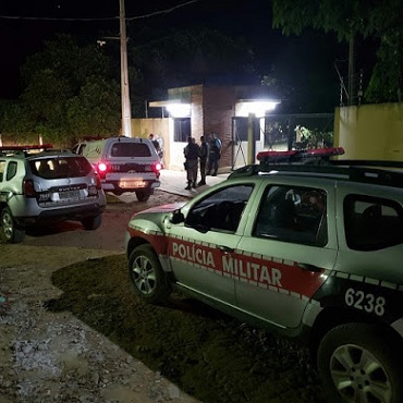 Homem escapa da morte, após pedir socorro em residência universitária