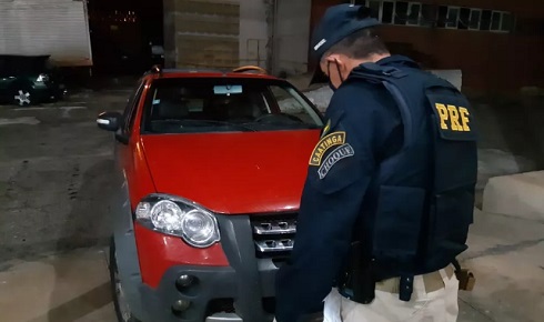 Foragido da justiça por assalto a banco é preso pela PRF com veículo roubado, na Paraíba