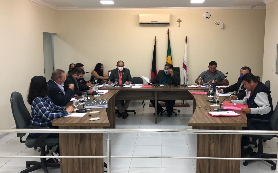 Câmara de Vereadores de Sumé realiza reunião e aprova requerimentos e projetos