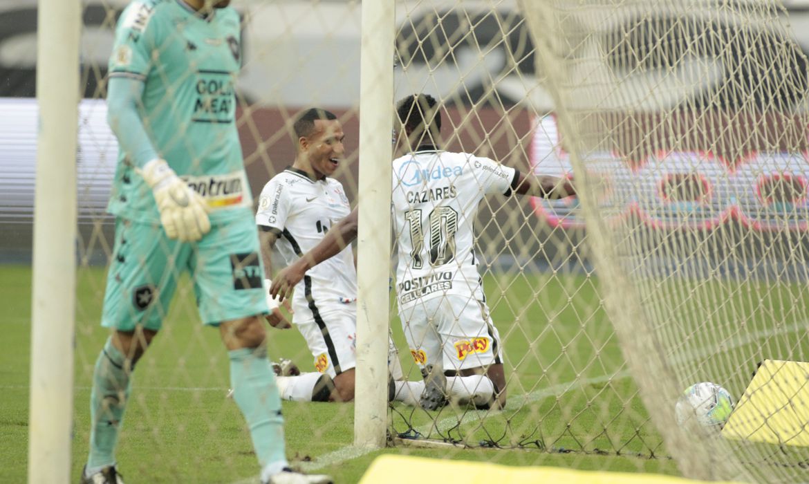 Brasileiro: Corinthians vence Botafogo no Nílton Santos