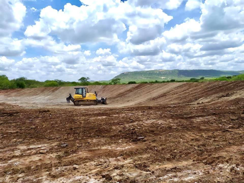 Prefeitura de São José dos Cordeiros reinicia programa de construção e limpeza de barreiros na zona rural