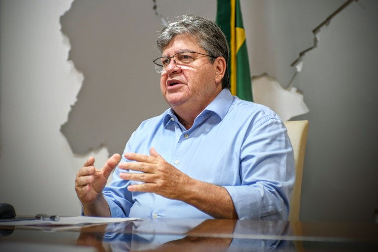João Azevêdo inicia definição de regras para vacinação de profissionais da Segurança Pública