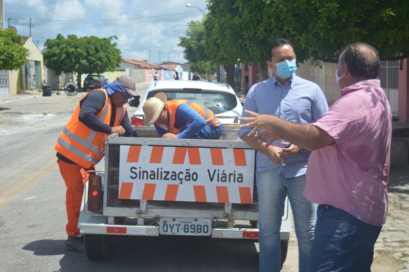 Prefeitura de Sumé instala sinalização luminosa em ruas da cidade