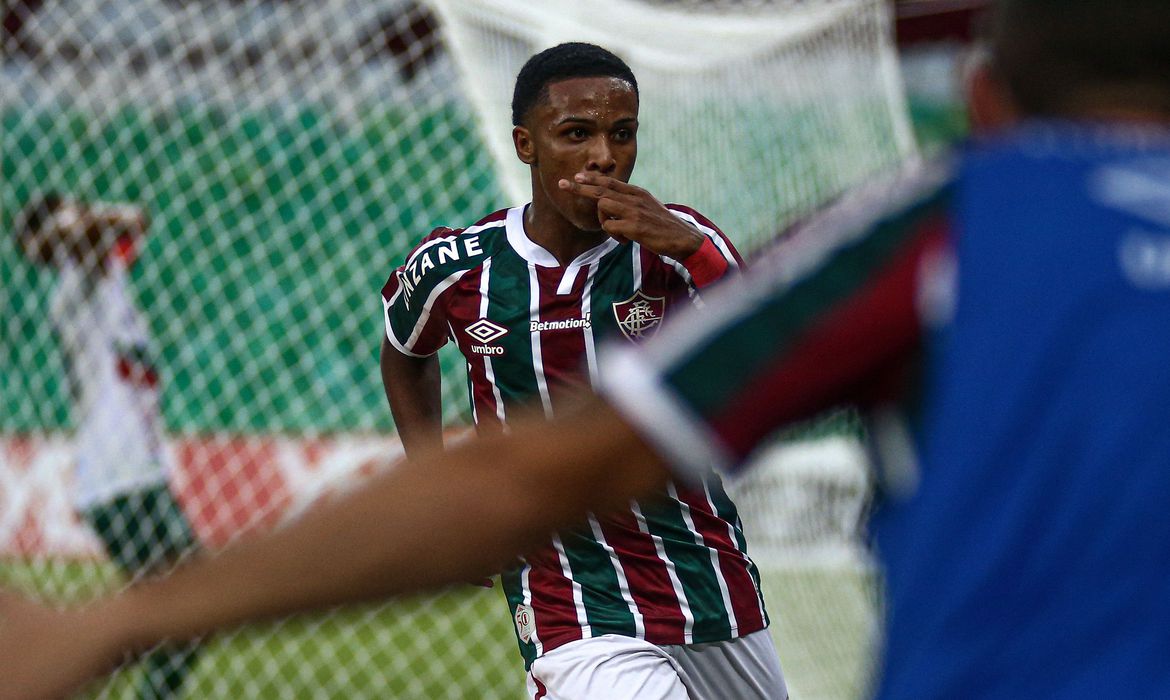 Fluminense derrota Portuguesa e confirma Fla x Flu na final do Carioca